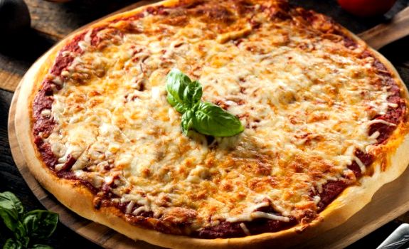 Cheese and tomato pizza recipe in hindi