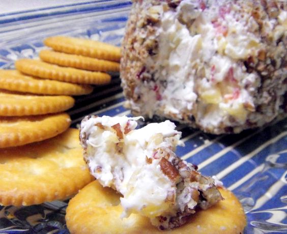 Cheese ball recipe with pineapple and ham