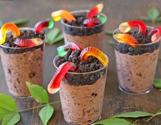Dirt recipe with gummy worms