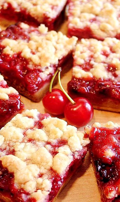 Fresh sour cherry crumble pie recipe