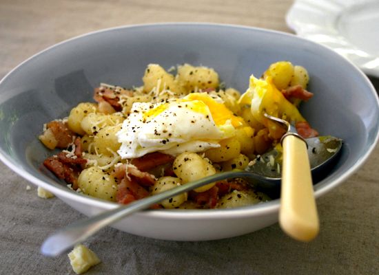 Gnocchi with chicken and poached egg recipe