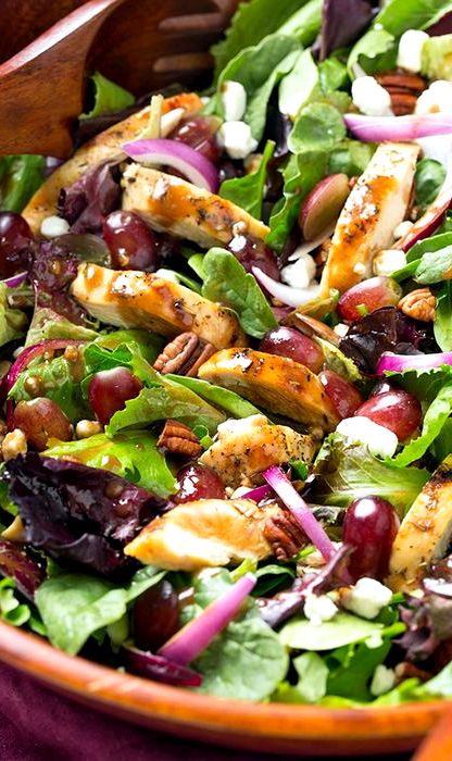 Grilled chicken salad recipe with goat cheese