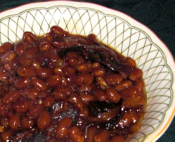 Homemade baked beans recipe in bean pot