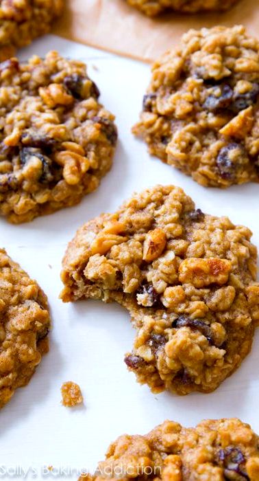 Homemade chewy oatmeal raisin cookie recipe