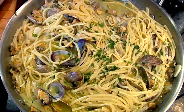 Lidias spaghetti with clam sauce recipe