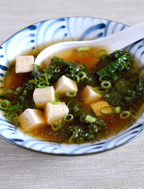 Miso soup recipe with tofu and kale