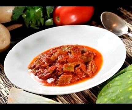 Nopales con carne molida y chile rojo recipe