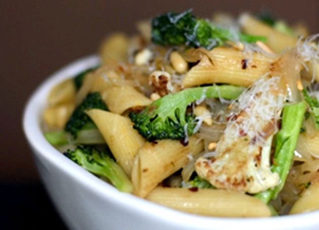 Pasta recipe with broccoli and cauliflower