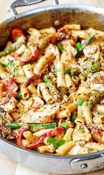 Pasta recipe with chicken and peppers