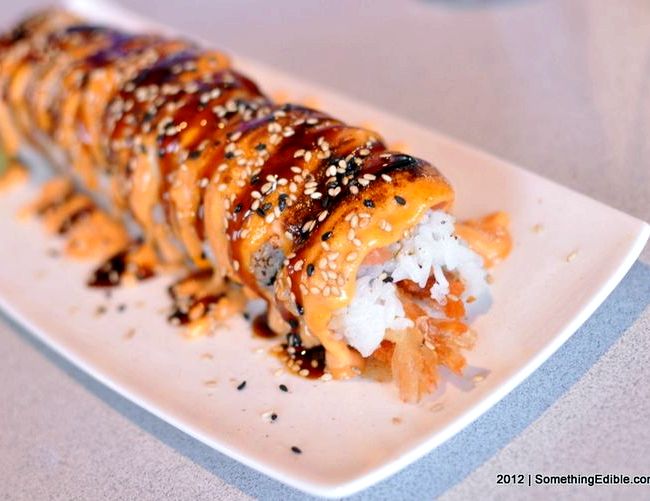 Raw salmon sushi roll recipe