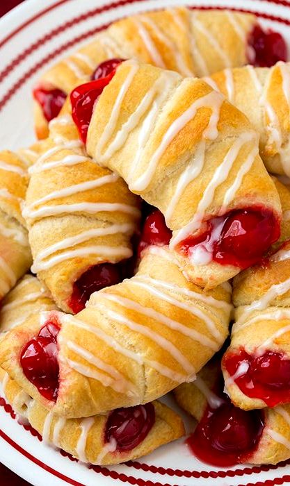 Recipe for cherry turnovers with crescent rolls