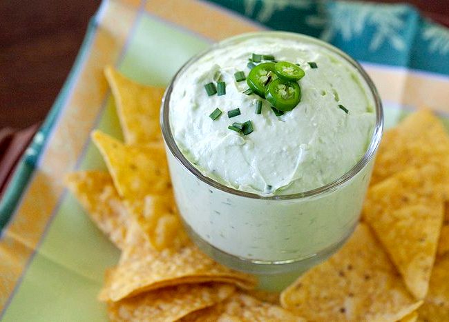 Recipe for creamy guacamole dip