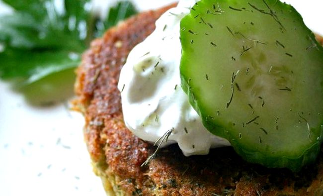 Recipe for cucumber sauce for falafel
