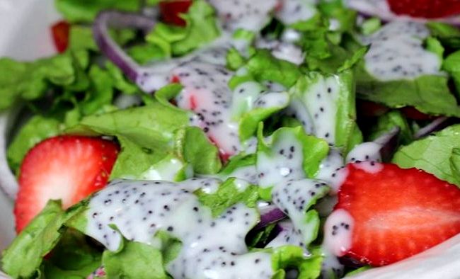 Recipe for green salad with strawberries