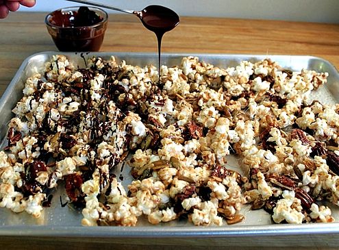 Recipe for popcorn with chocolate drizzle