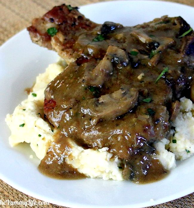 Recipe for pork chops with mushrooms and onions