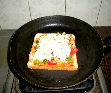 Recipe of bread pizza on tawa in hindi