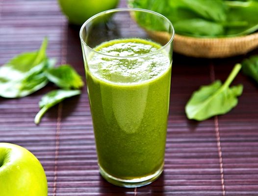 Smoothie recipe with spinach and apple