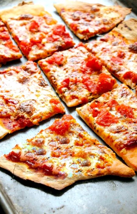 Thin and crispy pizza crust recipe without yeast