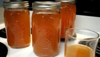 A recipe for apple pie moonshine