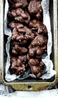 Chocolate covered almonds cluster recipe