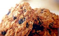 Crunchy oat and raisin cookie recipe