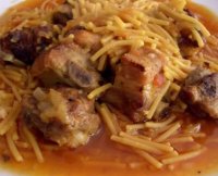 Guiso de costillas con fideos recipe