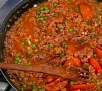 Guiso de fideos con carne picada recipe