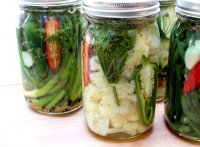Hot and spicy refrigerator pickle recipe