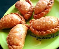 Kova kajjikayalu in sugar syrup recipe
