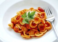 Orecchiette fresche al pomodoro recipe