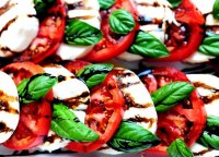 Salata caprese recipe with balsamic reduction