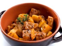 Spezzatino con patate al pomodoro recipe